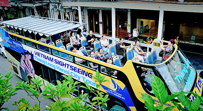 Exploring Ha Noi on a double decked bus. Photo: Huynh My Thuan
